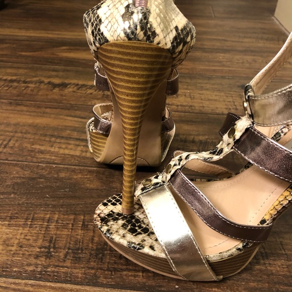 Steve Madden Platform Pumps size 6 - Picture 8 of 8